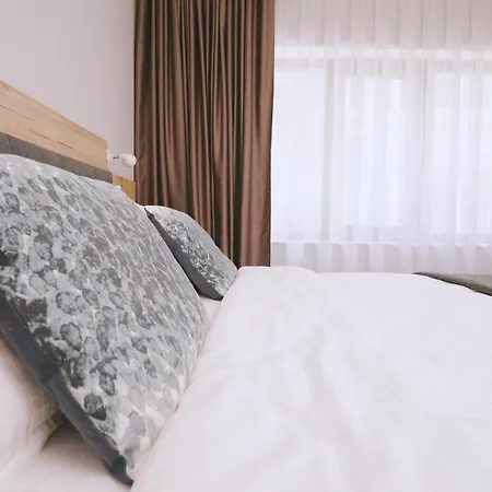 Centre - Two Bedroom Appartamento *